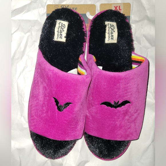 Limited Edition Deluxe By Dearfoams Halloween Slippers with Bats New - Picture 3 of 5